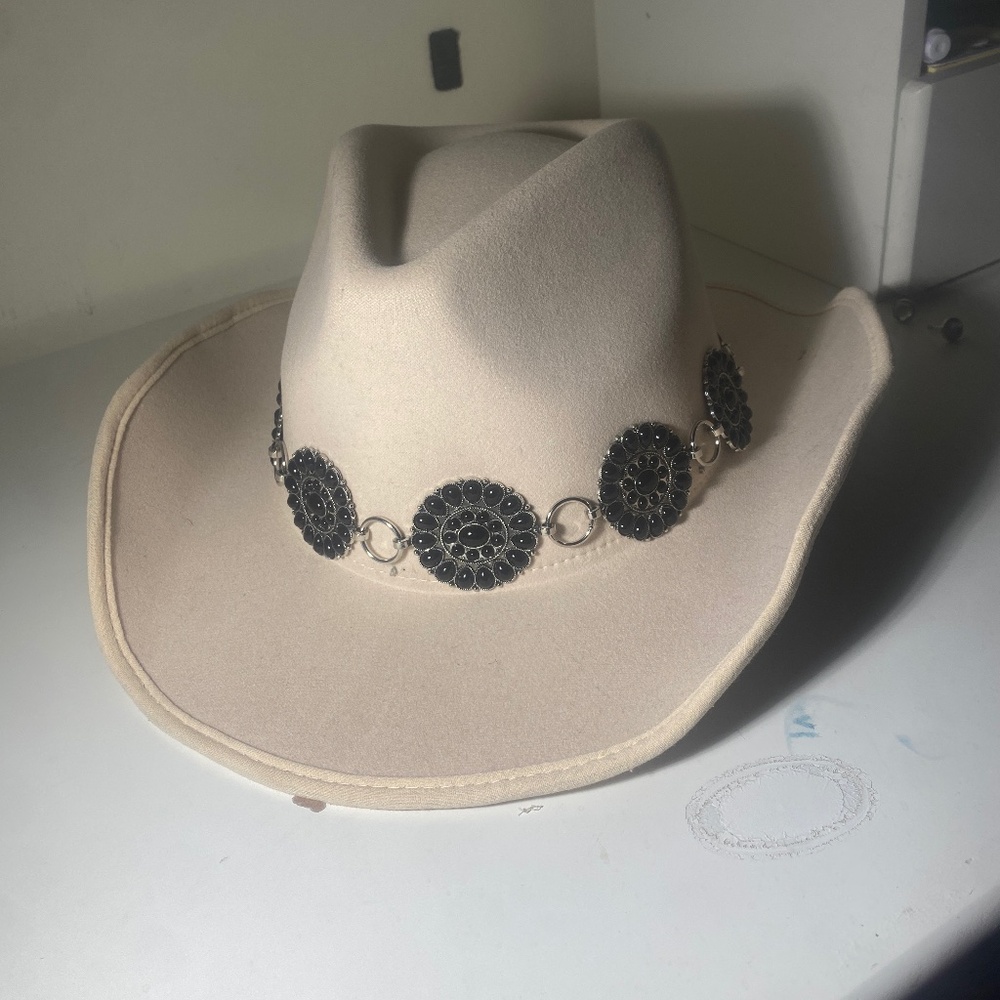 Suede cowboy cowgirl hat with black and metal wrap country accessories hat